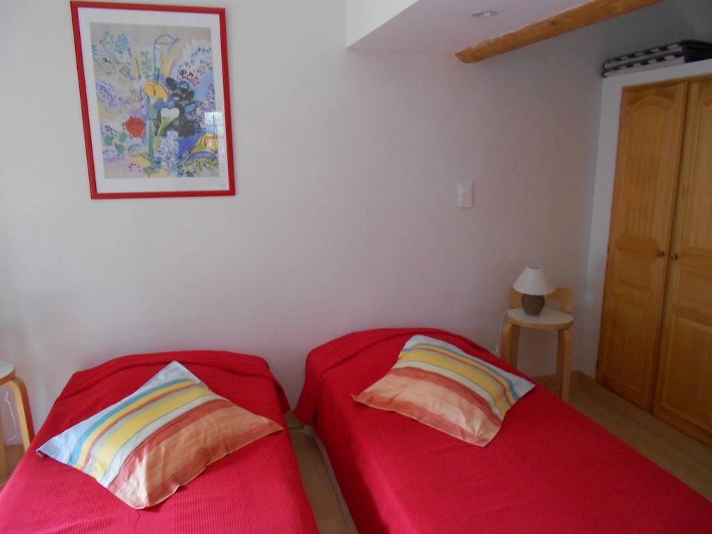 Saba Hotel Cabrieres-d'Avignon Room photo